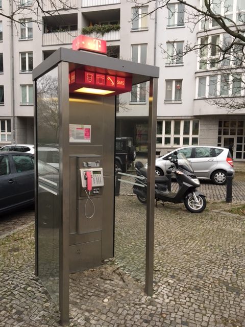 Telephone_booth_berlin_2017